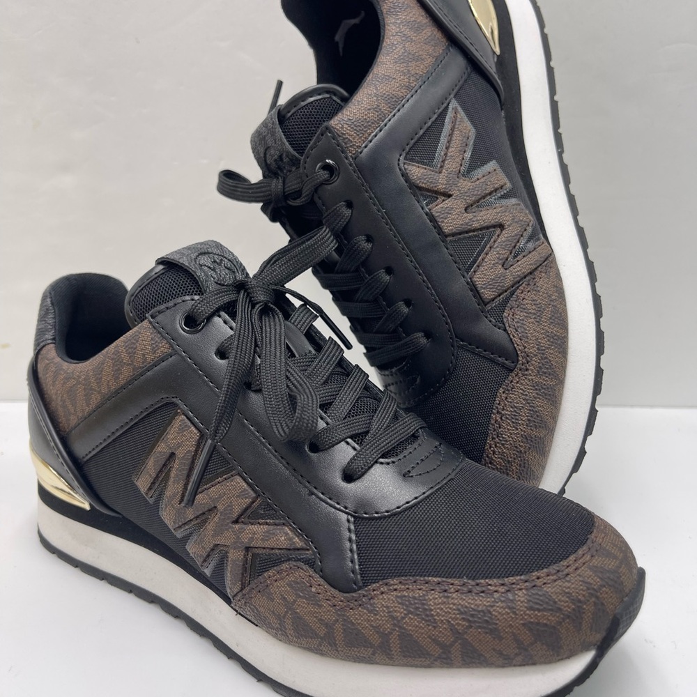 Michael Kors MADDY TRAINER MK SIG SM/MK PATCH
49F1MAFS1B Athletic Sneakers
Brown - Picture 15 of 16